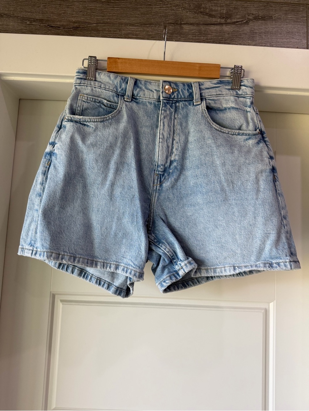Zara Women's Light Blue Denim High-Waist Shorts
